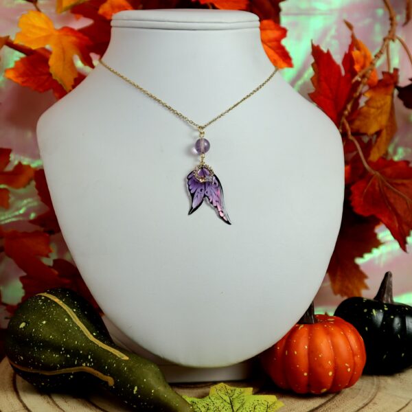 collier aile de fée avec une aile pendante et un pierre d'améthyste