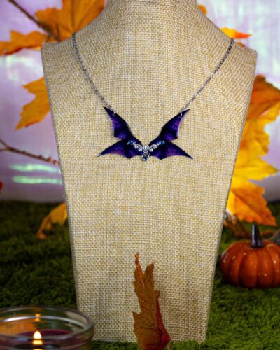 Collier ailes de minuit violettes
