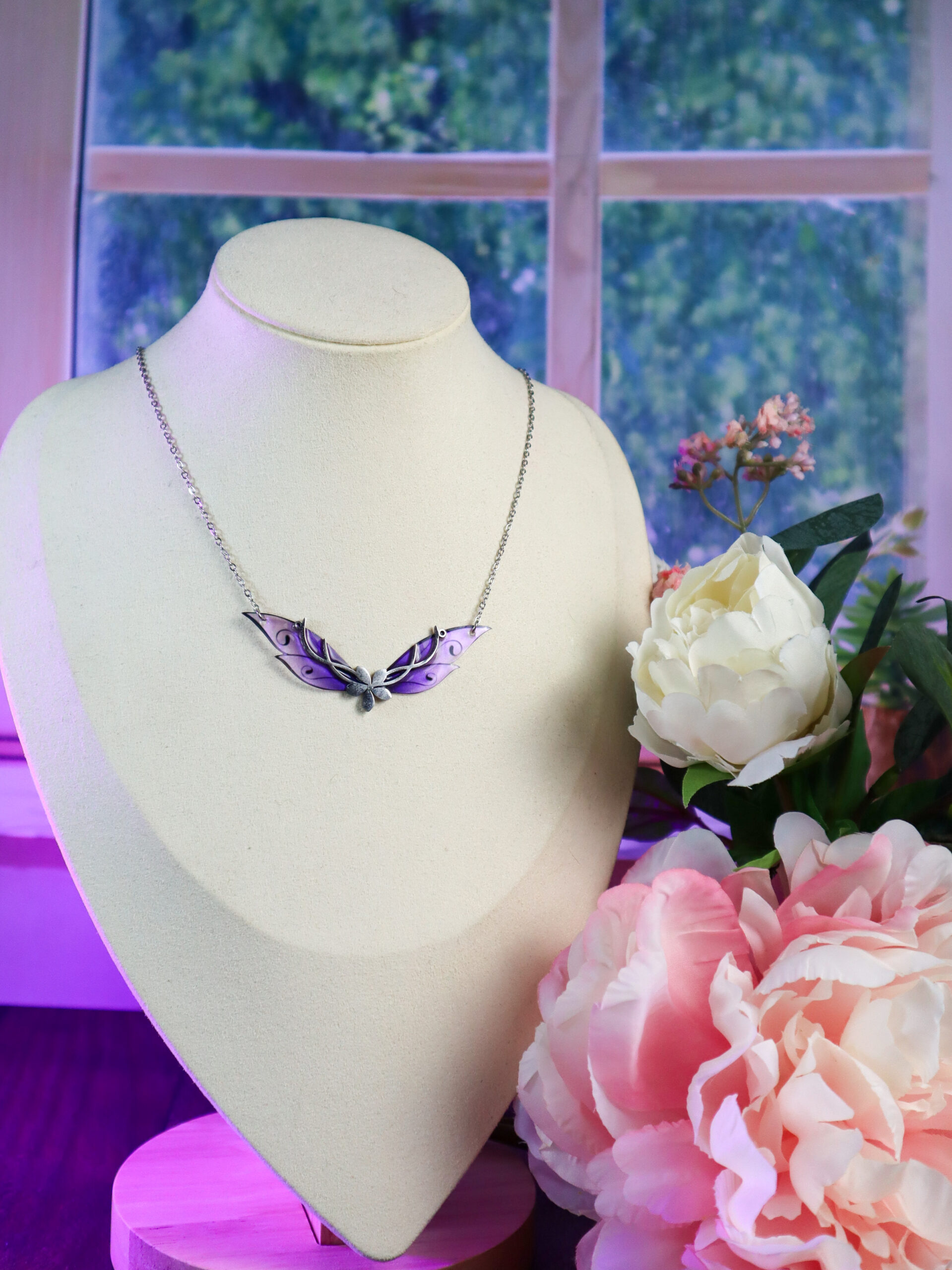 collier discret féerique air Lythara 2 ailes dégradé violet gris fée Aéris